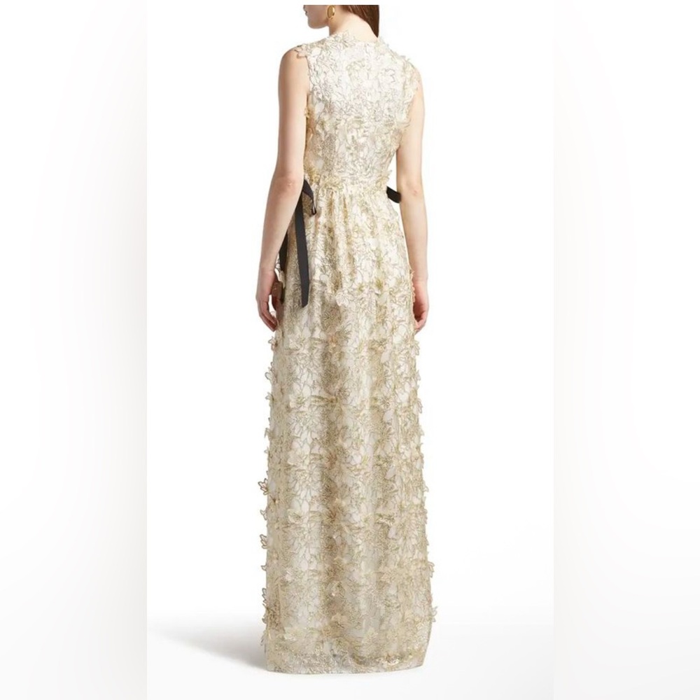 Elegant Cream Lace Evening Gown - Picture 3 of 7